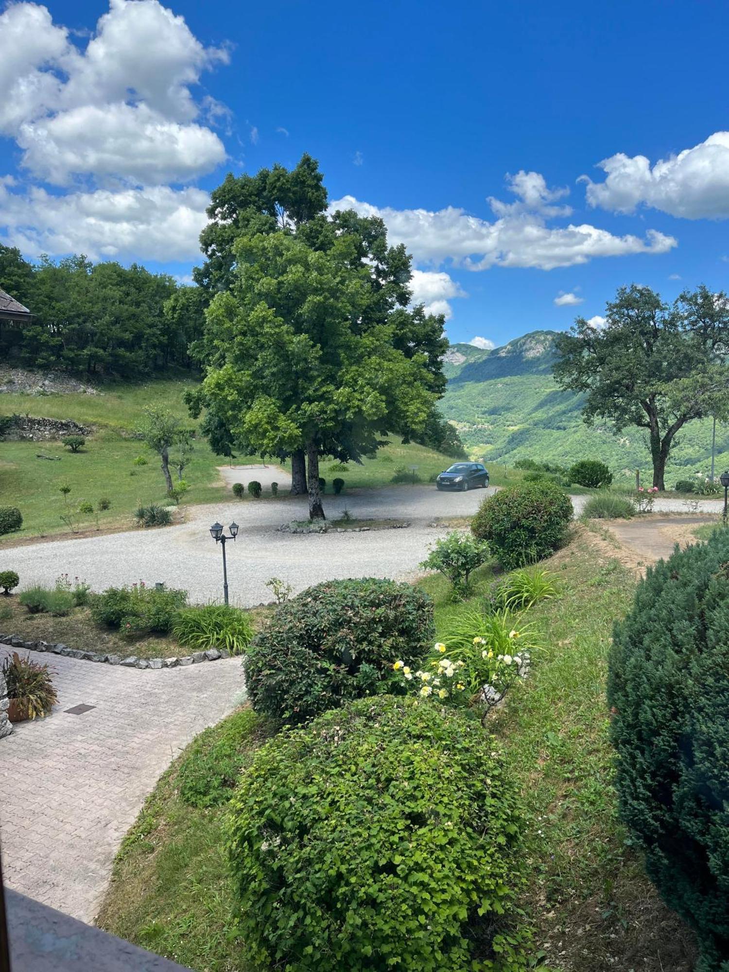 La Source Jacquet Depuis 1954 Hotel Et Studio Saint-Jean-de-Chevelu Dış mekan fotoğraf